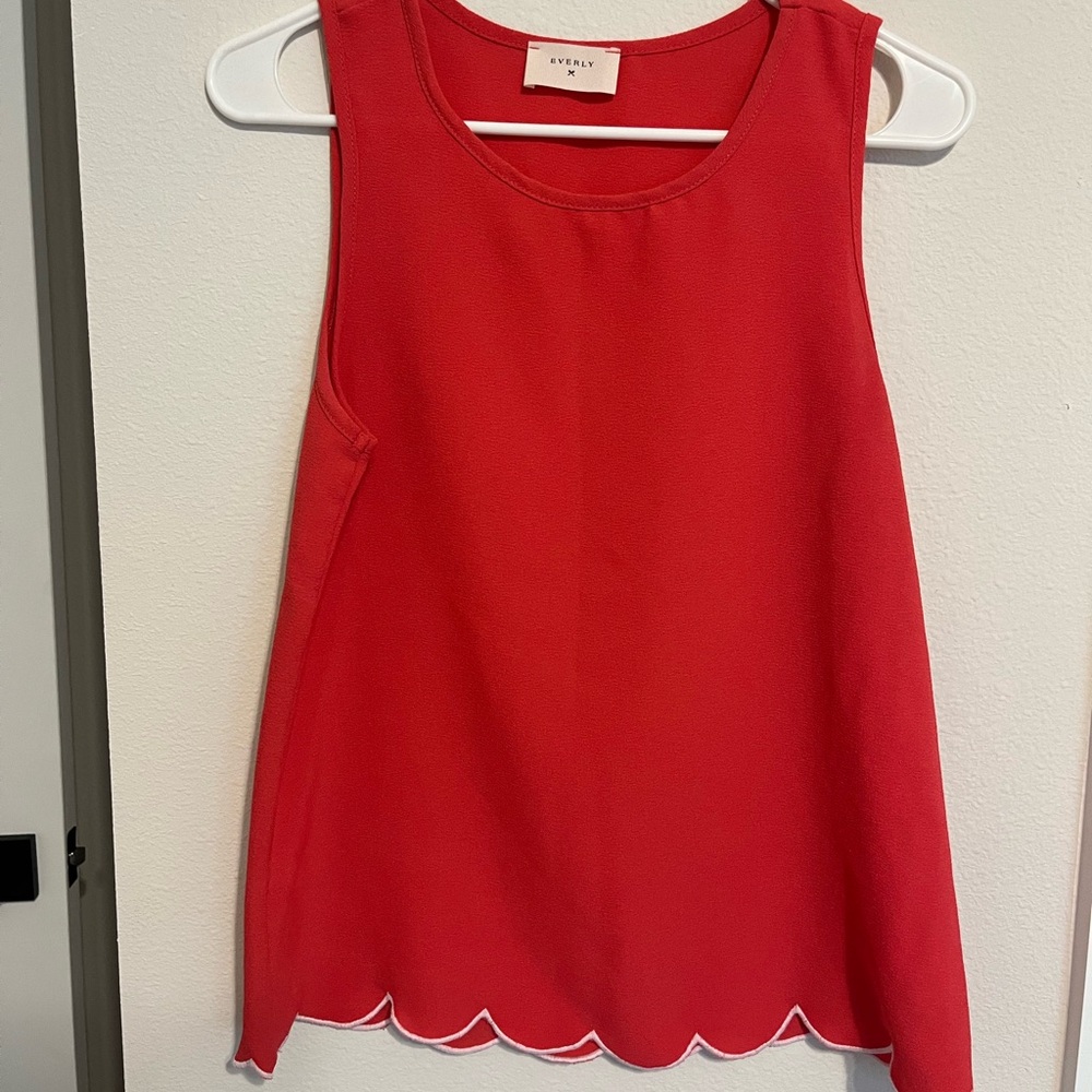 Everly Scallop Tank Top